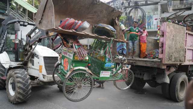 ঢাকার মূল সড়কে কোনো রিকশা চলতে পারবে না: ডিএনসিসি প্রশাসক