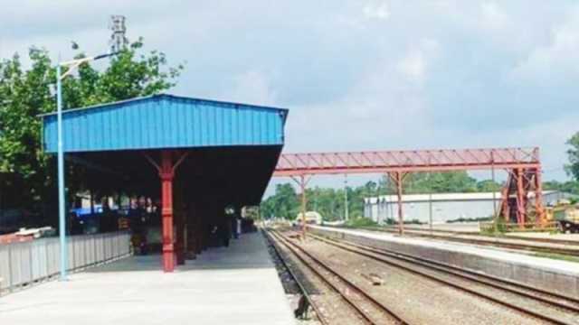 চলন্ত ট্রেন থেকে নামতে গিয়ে হকারের মৃত্যু