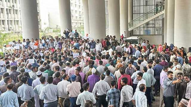আগামীকালও সচিবালয়ে বিক্ষোভ, দেশব্যাপী সরকারি দপ্তরেও একই কর্মসূচি পালনের আহ্বান