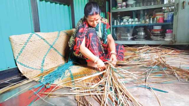 শীতল পাটির সুদিন ফেরাতে প্রয়োজন উদ্যোগ