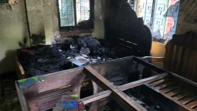 বীর মুক্তিযোদ্ধার বাড়িতে হামলা-আগুন