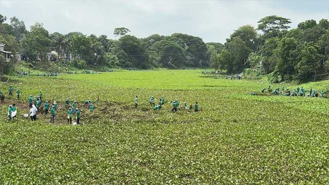 নদীর বর্জ্য পরিষ্কারে ১২শ স্বেচ্ছাসেবী