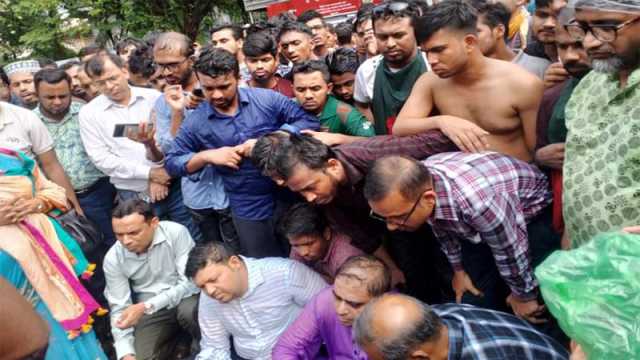দাবি আদায় না হওয়া পর্যন্ত কর্মসূচি চালিয়ে যাওয়ার ঘোষণা জবি শিক্ষার্থীদের