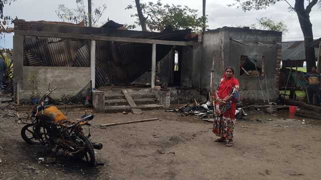 পুরুষশূন্য বাড়েদাপাড়ায় আতঙ্ক, খোলা আকাশের নিচে ১৩ পরিবার
