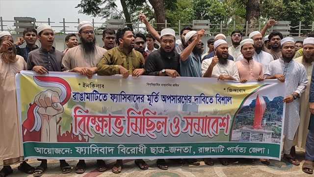 রাঙামাটিতে শেখ মুজিবের ভাস্কর্য অপসারণে ৪৮ ঘণ্টার আলটিমেটাম