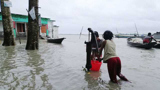 ক্ষতিগ্রস্ত ১৪ জেলা, পানিবন্দি লাখো মানুষ