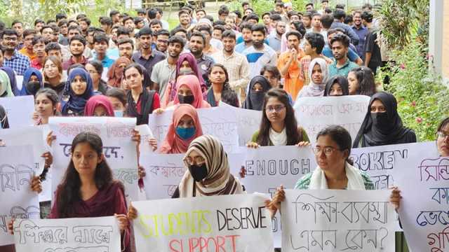 কমপ্লিট শাটডাউনে বরিশাল ইঞ্জিনিয়ারিং কলেজের শিক্ষার্থীরা