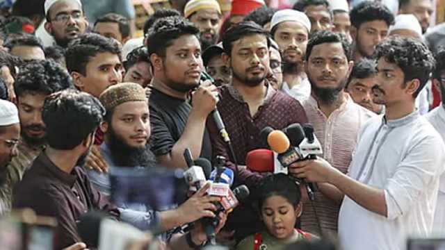 আ. লীগ নিষিদ্ধের দাবি, বাদ জুমা বড় জমায়েতের ডাক হাসনাত আবদুল্লাহর