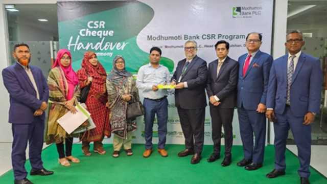 মিরপুর বাংলা স্কুল অ্যান্ড কলেজকে ৫ লাখ টাকা অনুদান দিল মধুমতি ব্যাংক 