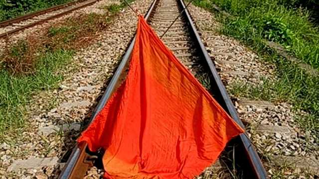 ময়মনসিংহে এলাকাবাসীর সচেতনতায় দুর্ঘটনা থেকে রক্ষা পেল ট্রেন