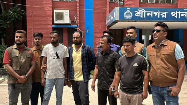 ডিবি পরিচয়ে ট্রাক ছিনতাই: ৫৭ ব্যারেল পাম তেল উদ্ধার, গ্রেপ্তার ৪