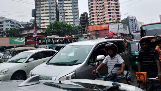 ৩০ ঘণ্টা অবরোধে কাকরাইল, তীব্র যানজটে ভোগান্তি