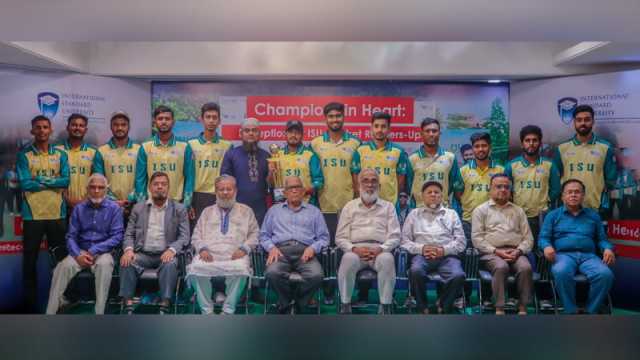 আইএসইউ ক্যাম্পাসে উৎসবমুখর পরিবেশে ক্রিকেটারদের সংবর্ধনা