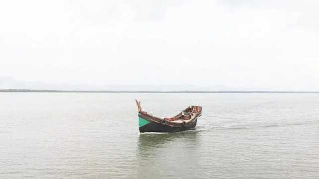 ৩ বাংলাদেশি জেলেকে ধরে নিয়ে গেছে আরাকান আর্মি 
