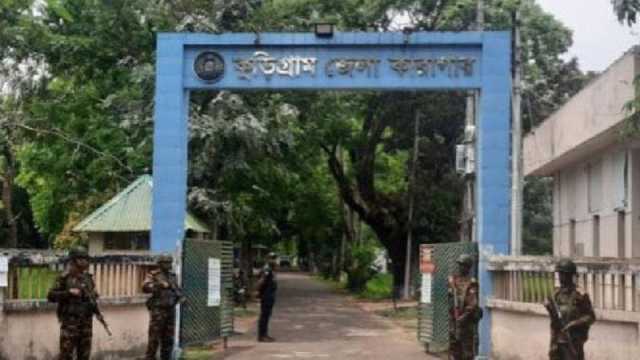 চাকরি খেয়ে ফেলব, কারারক্ষীকে কারাবন্দী আ’লীগ নেতা