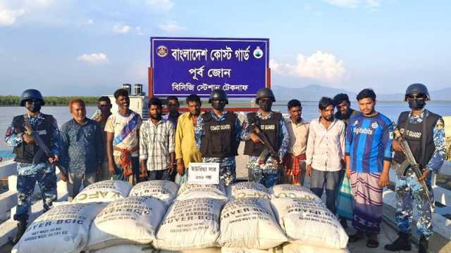 মিয়ানমারে পাচারের সময় ৬০০ বস্তা সারসহ আটক ১০