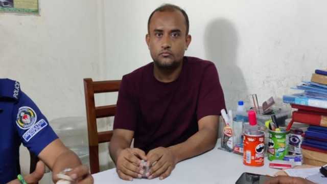 ভারত যাওয়ার সময় কেন্দ্রীয় যুবলীগ নেতা গ্রেপ্তার 