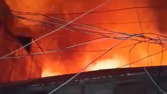 শ্রীনগর বাজারে আগুন, অর্ধশতাধিক দোকান পুড়ে ছাই