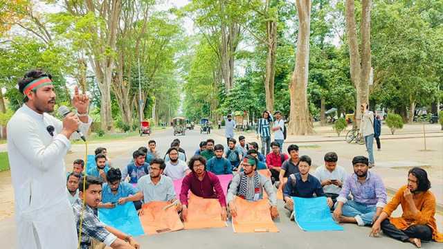 রাকসু নির্বাচন ও শতভাগ আবাসন চান রাবি শিক্ষার্থীরা