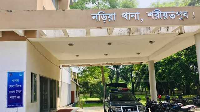 মোটরসাইকেল জব্দ করায় পুলিশের ওপর হামলা