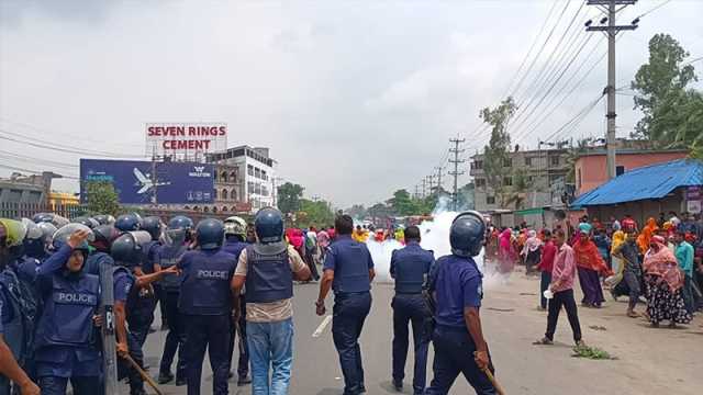 দুই মাসের বেতনের জন্য সাত মাস আন্দোলন