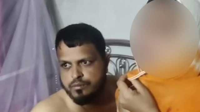 তালাকপ্রাপ্ত নারীর ঘরে আটক পুলিশ সদস্য