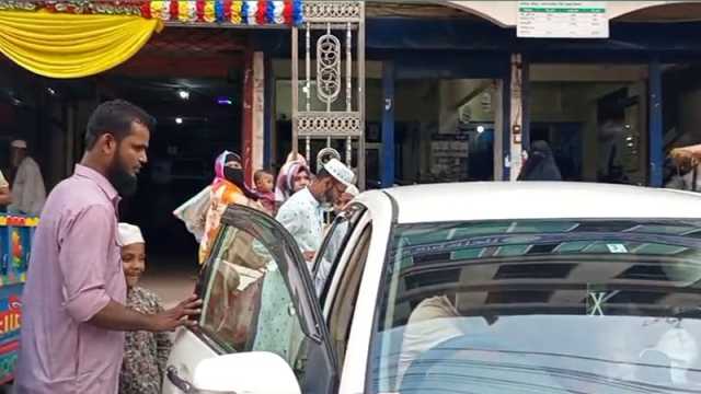 খাবার চুরি, বি‌য়ে না করেই ফি‌রে যা‌চ্ছিলেন বর