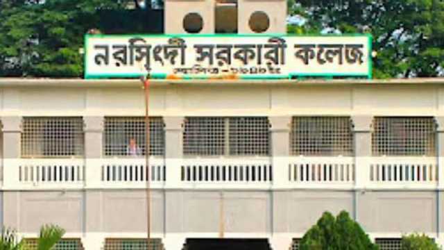 হেফাজতের আলটিমেটামের পরদিন সেই কলেজশিক্ষককে নরসিংদী থেকে সাতক্ষীরায় বদলি