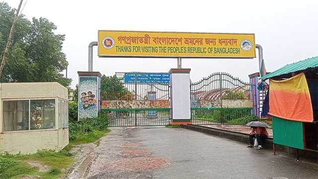 পেট্রাপোল কাস্টমসের সফটওয়্যার বন্ধ, বাংলাদেশে আসার অপেক্ষায় ৯৩৭ ট্রাক 