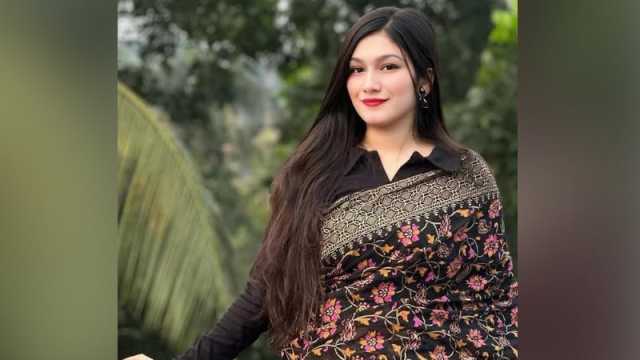 চট্টগ্রামে নিষিদ্ধ ছাত্রলীগ কর্মী ইসরাতকে পুলিশে দিলেন শিক্ষার্থীরা