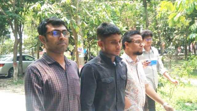 ভর্তি পরীক্ষায় প্রক্সি দিতে এসে ধরা নবম শ্রেণি পাস তরুণ