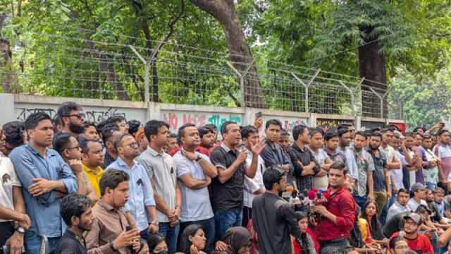 ঢাবিতে হচ্ছে না ক্লাস-পরীক্ষা, ছাত্রদলের বিক্ষোভ