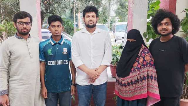 বোতল নিক্ষেপকারী শিক্ষার্থীকে পরিবারের কাছে হস্তান্তর