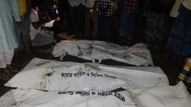 ঈশ্বরগঞ্জে বাসচাপায় বাবা-ছেলেসহ নিহত ৩