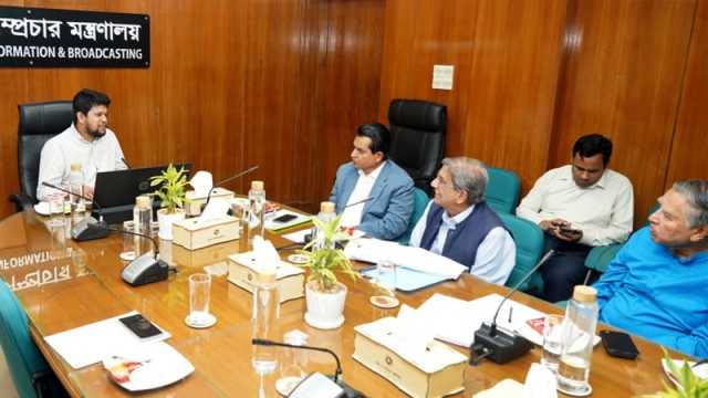সংবাদপত্রের মধ্যে ইতিবাচক প্রতিদ্বন্দ্বিতা দেখতে চায় সরকার: তথ্য উপদেষ্টা
