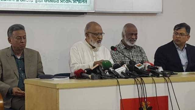 নতুন রাজনৈতিক দলে জড়িত উপদেষ্টাদের অব্যাহতি দেওয়া প্রয়োজন: বিএনপি