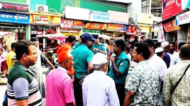 গহনা কিনতে জুয়েলারি দোকানে ঢোকে ৫ নারী, সুযোগ বুঝে ‘শতাধিক ভরি’ স্বর্ণ চুরি