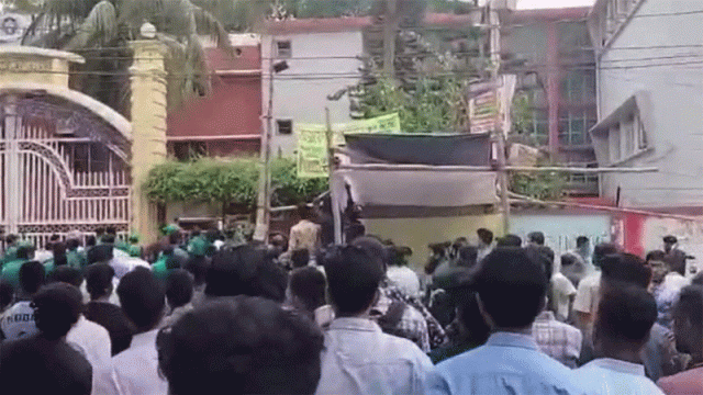 চট্টগ্রামে ছাত্রদল-শিবিরের হাতাহাতি, রাতে পাল্টাপাল্টি অভিযোগ