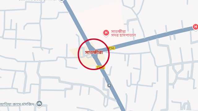 সাতক্ষীরায় ৩৫ সাংবাদিক নিয়ে বাস খাদে