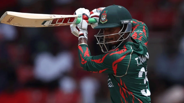 আমিরাতকে দুইশ’ ছাড়ানো লক্ষ্য দিল বাংলাদেশ
