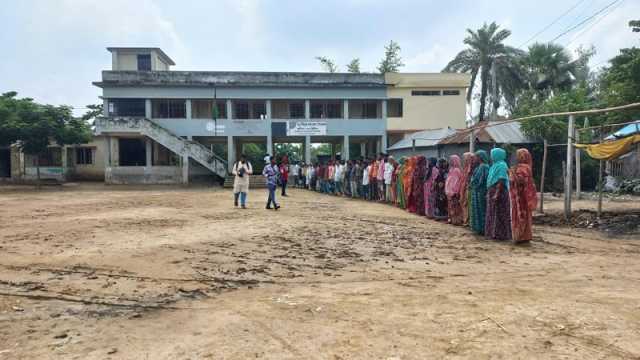 আশ্রয়ণ প্রকল্পের জমি থেকে অবৈধ দোকান উচ্ছেদের দাবি
