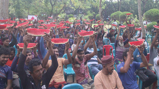 শ্রমিকদের নিয়ে ইবিতে স্বাস্থ্য ক্যাম্পেইন ও তরমুজ উৎসব