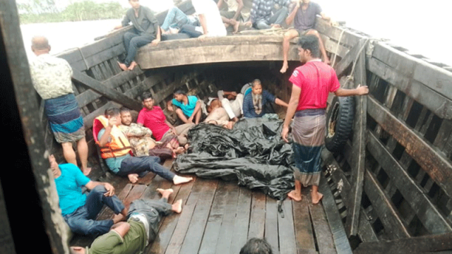 হাতিয়ায় যাত্রীবাহী ট্রলারডুবিতে এখনও নিখোঁজ ৬, একজনের মরদেহ উদ্ধার