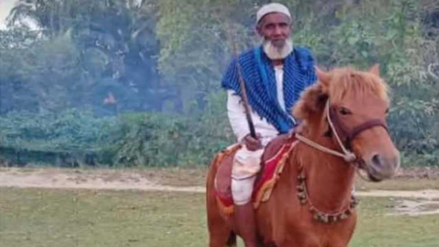 ৩ হাজারের বেশি গোরখোদক মনু মিয়া হাসপাতালে, মৃত ঘোড়াটি মিলল কাটখালে