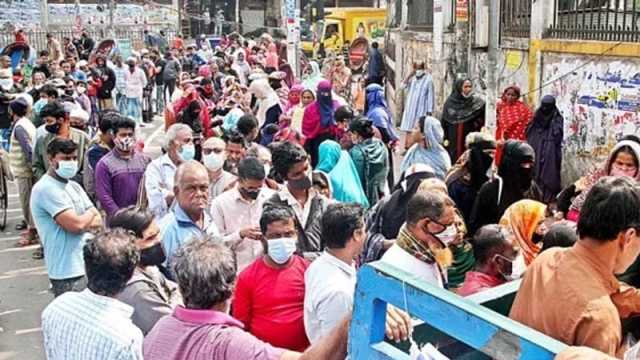 স্মার্টকার্ড জটিলতায় টিসিবি পণ্যবঞ্চিত ১৮ হাজার পরিবার