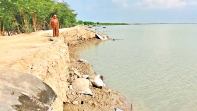 দুর্বল বাঁধ নিয়ে দুশ্চিন্তায় উপকূলের মানুষ