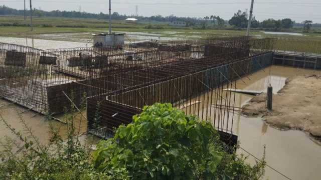 ১০ সেতু ৫০ বক্স-কালভার্টের কাজ বন্ধ