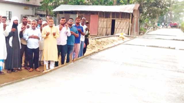 রাউজানে ১২ কোটি টাকায় সড়ক করে দিলেন প্রবাসী