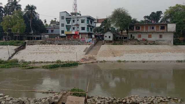 স্রোতে কচুরিপানার চাপে ভেসে গেল সাঁকো