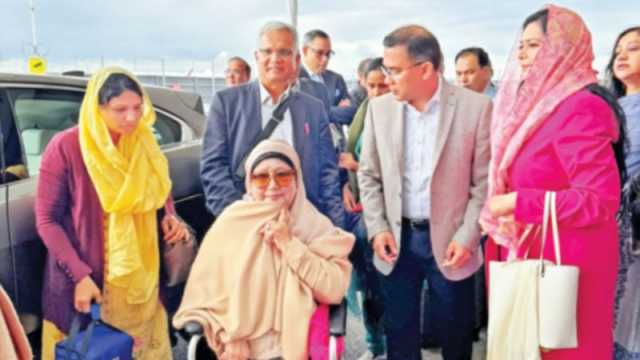 খালেদা জিয়া ফিরছেন সকালে, পতাকা হাতে সড়কে স্বাগত জানাবেন নেতাকর্মীরা
